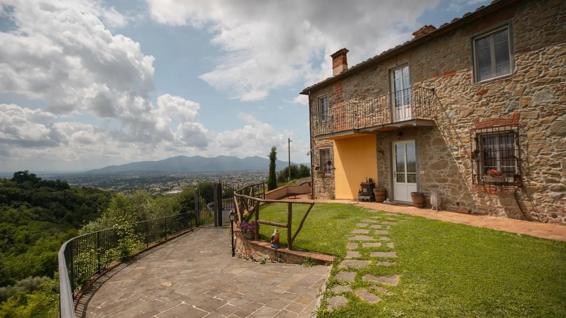 בית נופש Matraia Villa Lucetta, Emily, Pool, Fantastic View, Lucca איטליה